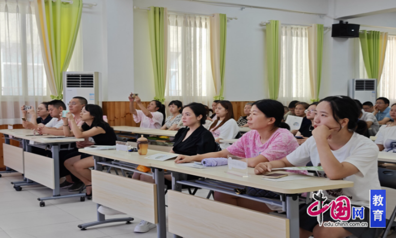 绵阳市盐亭县部分幼儿园召开2024年秋季学期幼儿家长会(图5)