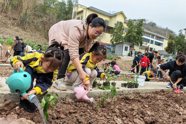 凯发k8旗舰厅ag：白沙幼儿园：发掘四大特色课程让幼小衔接“衔”而有道(图2)